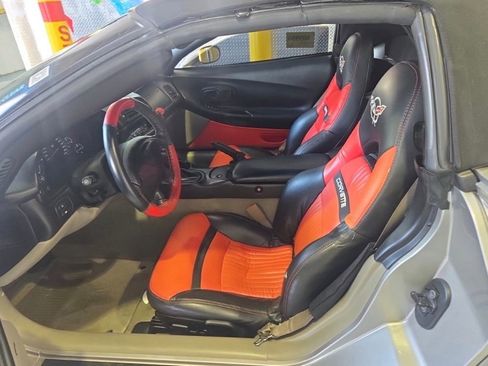 Used 2004 Chevrolet Corvette Convertible w/ Preferred Equipment Group RWD image 8