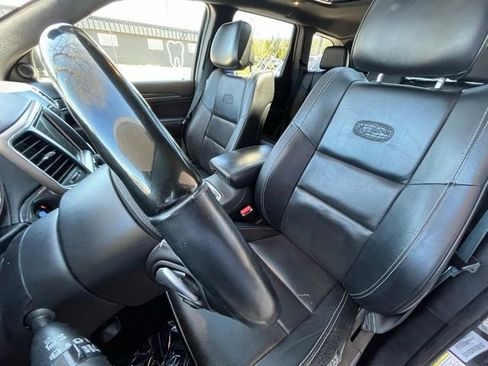 Used 2017 Jeep Grand Cherokee Overland image 19