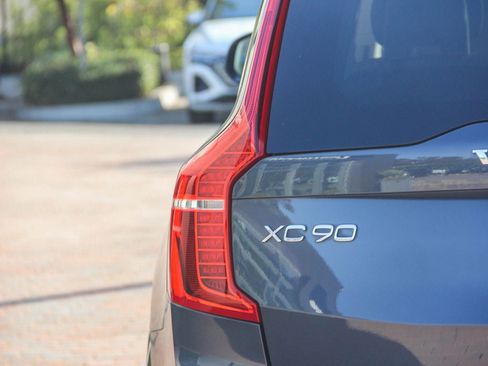 Used 2023 Volvo XC90 B6 Core w/ Climate Package image 10
