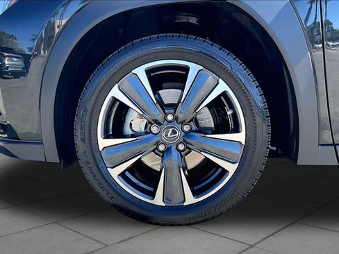 Used 2022 Lexus UX 200 w/ Accessory Package (Z1) FWD image 10