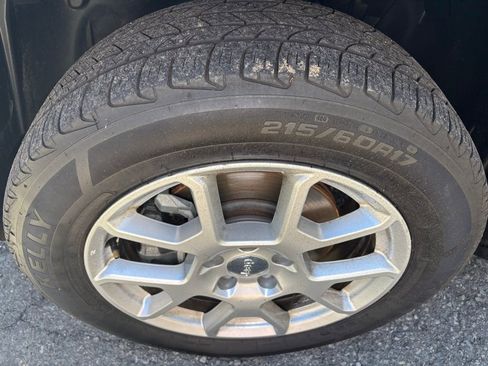 Used 2023 Jeep Renegade Latitude w/ Premium Group image 16