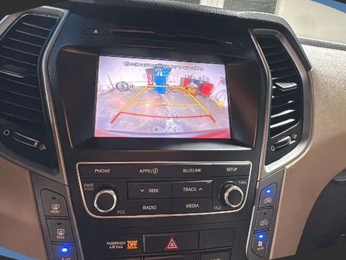 Used 2017 Hyundai Santa Fe SE FWD image 12