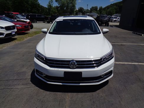 Used 2018 Volkswagen Passat 2.0T SE image 10