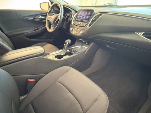 Used 2021 Chevrolet Malibu LT FWD image 23