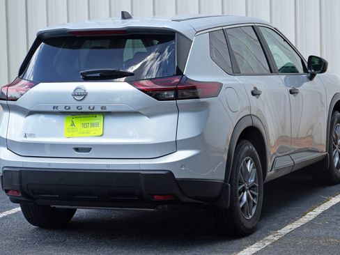 Used 2025 Nissan Rogue S FWD image 44