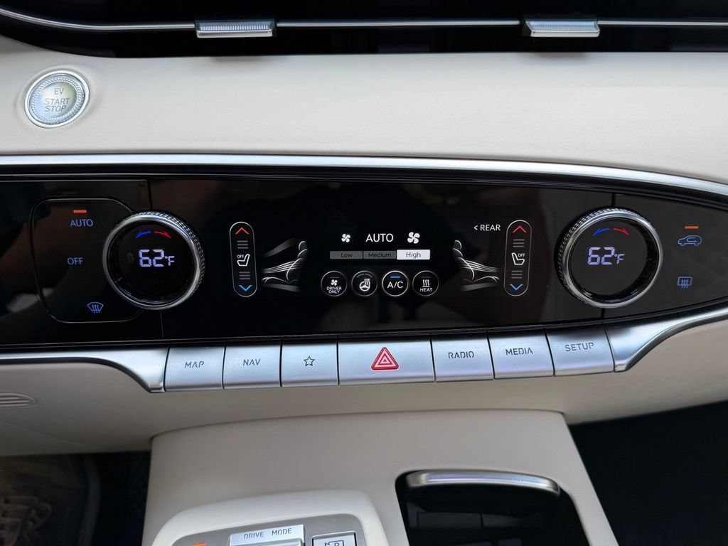 Used 2025 Genesis Electrified GV70 w/ Prestige Package AWD/4WD image 15