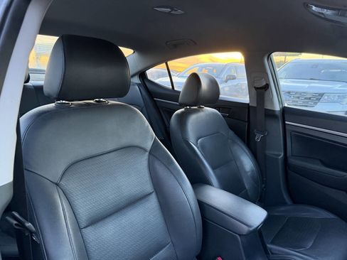 Used 2017 Hyundai Elantra Limited image 33