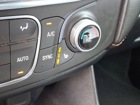 Certified 2019 Chevrolet Traverse LT FWD image 16