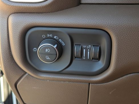 Used 2019 RAM 2500 Laramie image 31