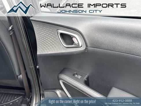 Used 2024 Kia Soul LX w/ Option Group 015 FWD image 38