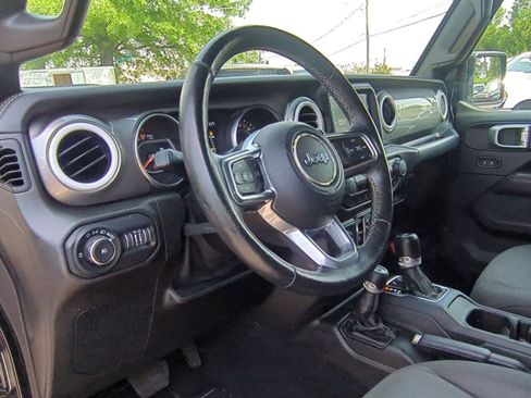 Certified 2019 Jeep Wrangler Unlimited Sahara AWD/4WD image 10