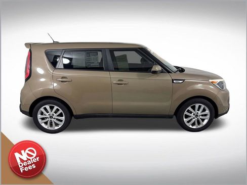 Used 2015 Kia Soul FWD image 2