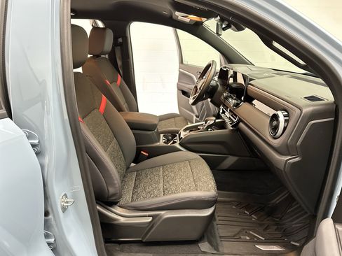 Used 2025 Chevrolet Colorado Z71 w/ Technology Package image 23