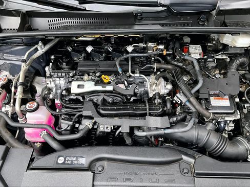 Certified 2024 Toyota Prius XLE FWD image 32