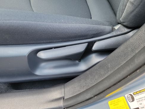 Used 2020 Toyota Corolla LE FWD image 25