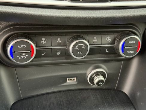 Used 2022 Alfa Romeo Stelvio Sprint image 21