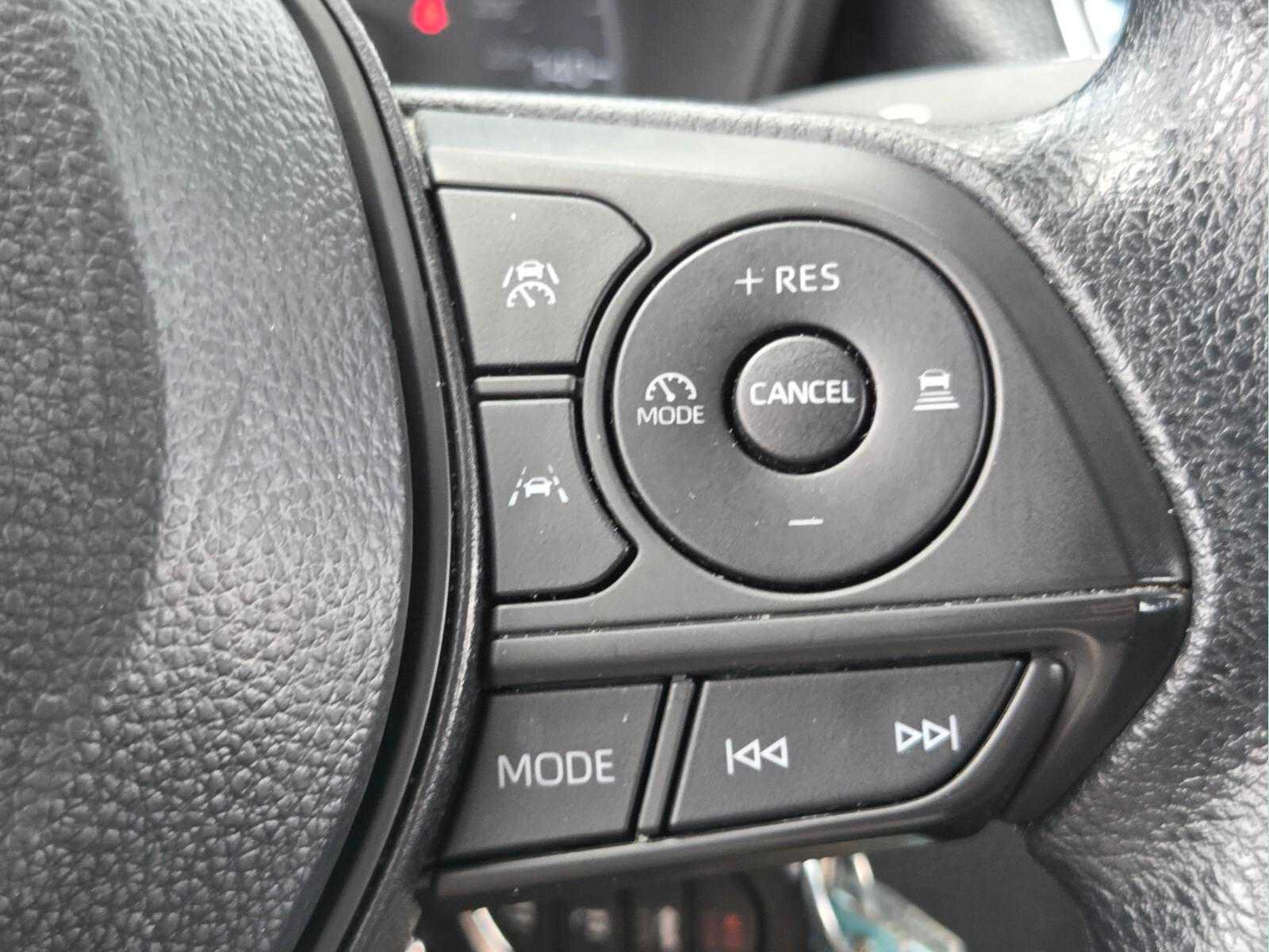 Used 2025 Toyota Corolla LE FWD image 31