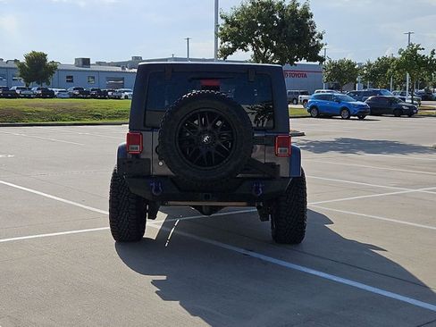 Used 2016 Jeep Wrangler Unlimited Sahara w/ Connectivity Group AWD/4WD image 7