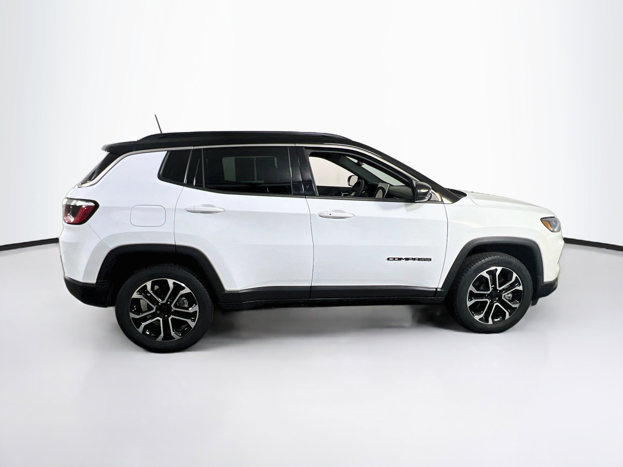 Used 2023 Jeep Compass Limited AWD/4WD image 4