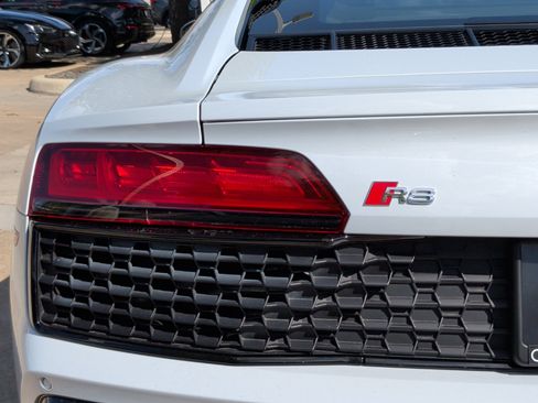 Used 2022 Audi R8 V10 w/ Premium Package image 11