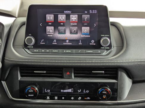 Used 2023 Nissan Rogue SV image 16