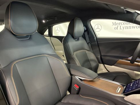 Used 2025 Lucid Air Touring AWD/4WD image 28
