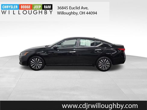 Used 2025 Nissan Altima 2.5 SV AWD/4WD image 5