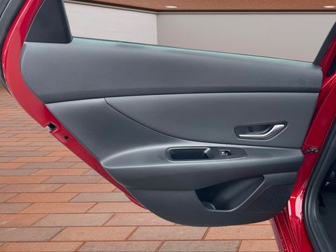 New 2025 Hyundai Elantra Limited image 16