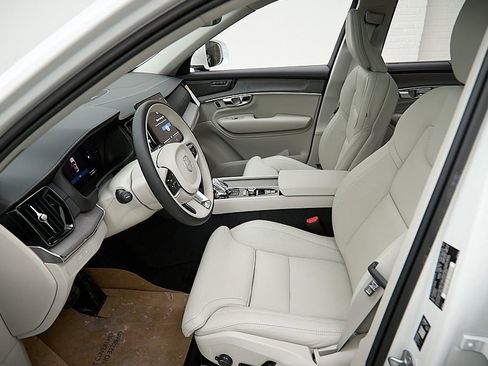 New 2026 Volvo XC90 T8 Ultra w/ Protection Package image 18