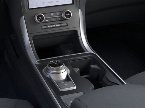 Used 2024 Ford Edge SE image 16