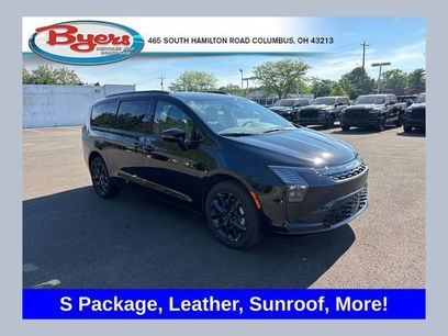 New 2027 Chrysler Pacifica Limited w/ S Appearance Package