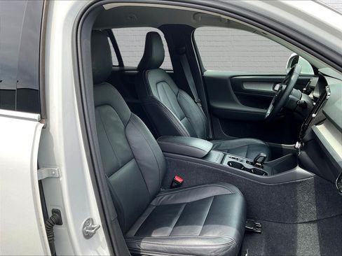 Used 2024 Volvo XC40 B5 Core AWD/4WD image 26