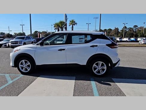 New 2025 Nissan Kicks Play S image 25