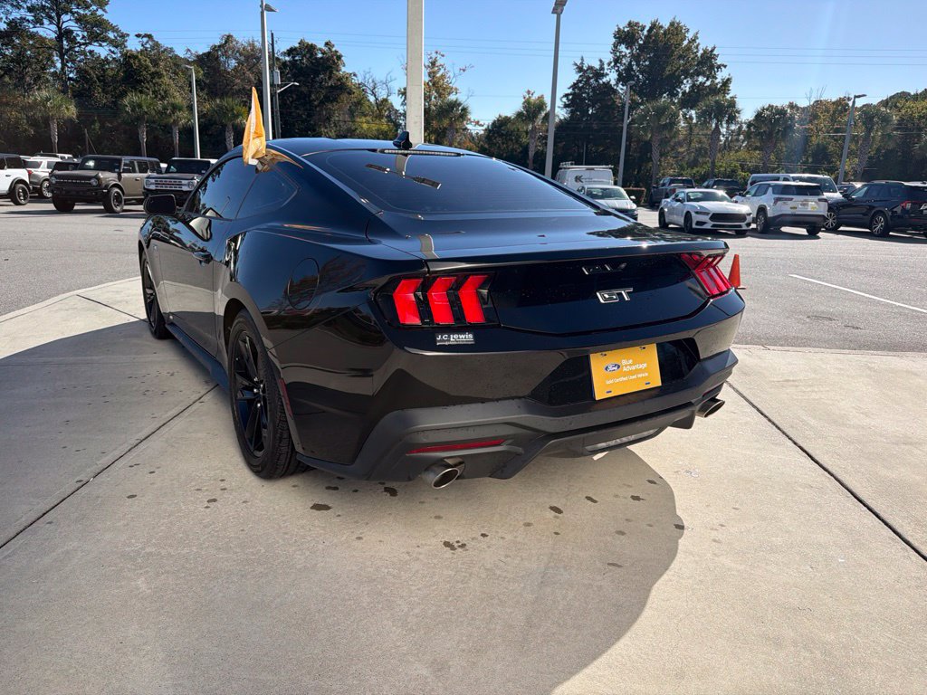 Used 2025 Ford Mustang GT RWD image 5