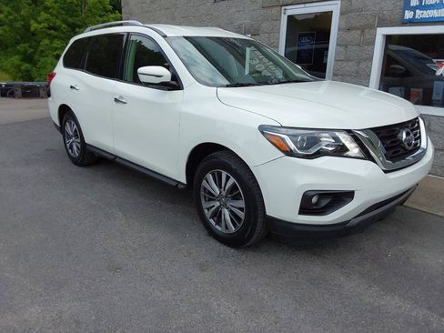 Used 2019 Nissan Pathfinder SL AWD/4WD image 2