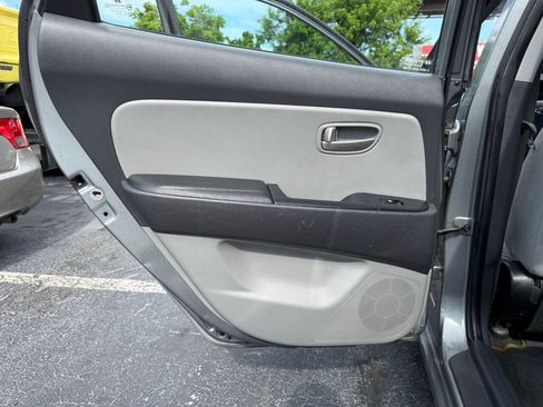 Used 2009 Hyundai Elantra GLS FWD image 16