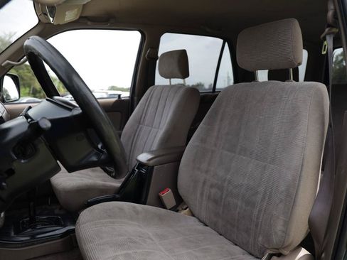 Used 2000 Toyota 4Runner SR5 w/ Upgrade Value Pkg 2 RWD image 6