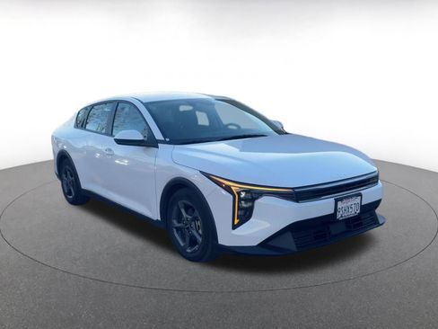 Used 2025 Kia K4 LXS image 3