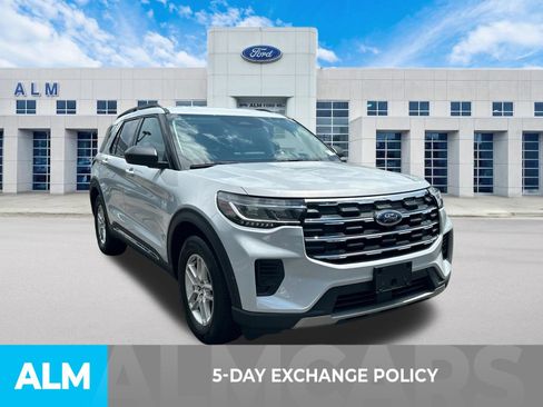 Used 2025 Ford Explorer Active RWD image 3