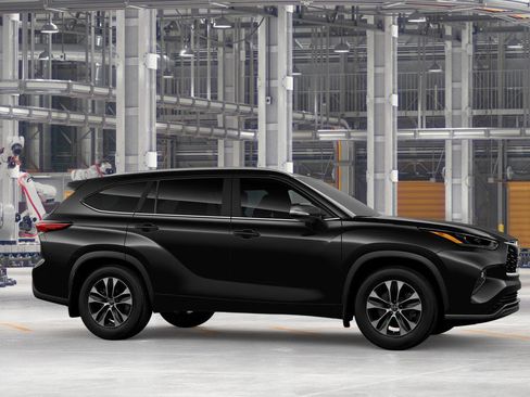 New 2026 Toyota Highlander XLE image 13