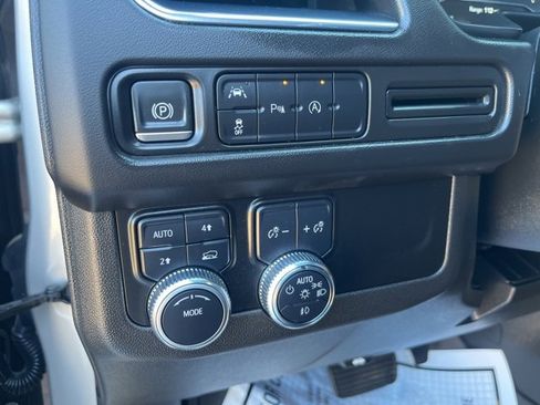 Used 2023 GMC Yukon SLT image 13