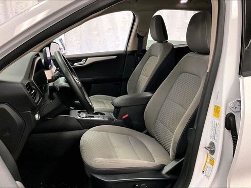 Used 2020 Ford Escape SE image 24
