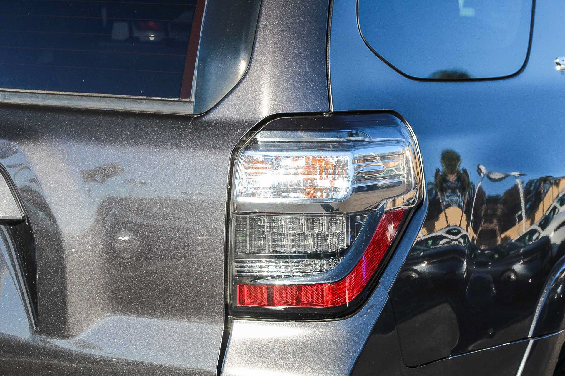 Used 2018 Toyota 4Runner SR5 Premium AWD/4WD image 27