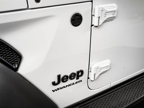 Used 2022 Jeep Wrangler Willys image 15