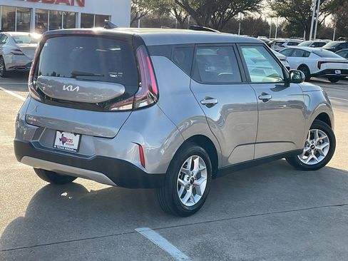 Used 2025 Kia Soul LX w/ LX Technology Package image 5