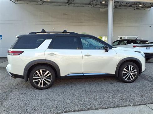 Certified 2024 Nissan Pathfinder Platinum image 25