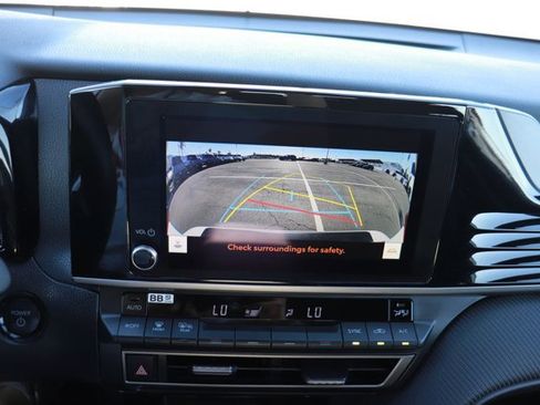 Used 2025 Toyota Camry SE image 30