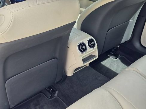 Used 2025 Mercedes-Benz C 300 Sedan image 29