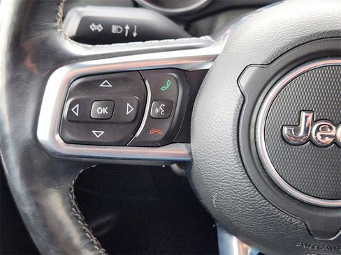 Used 2019 Jeep Wrangler Unlimited Sahara image 16