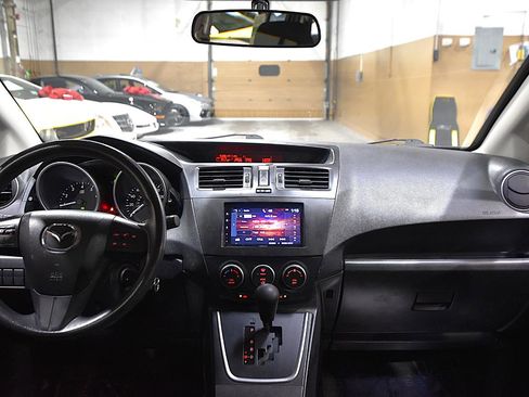 Used 2014 MAZDA MAZDA5 Sport FWD image 22